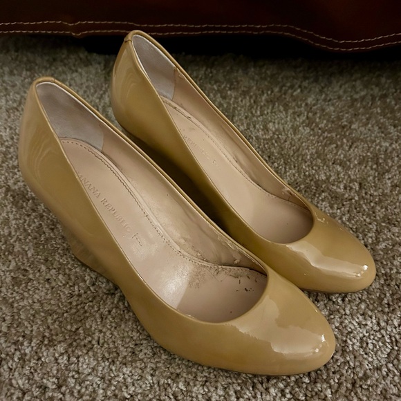 Banana Republic Tan Pumps - Picture 1 of 5